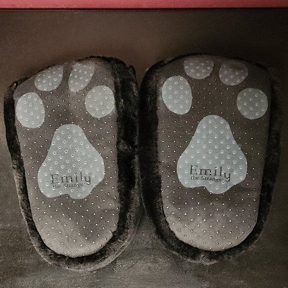 Emily The Strange Sabbath Cat Claw Slippers - VINTAGE COLLECTIBLE - NWOT - Picture 4 of 5